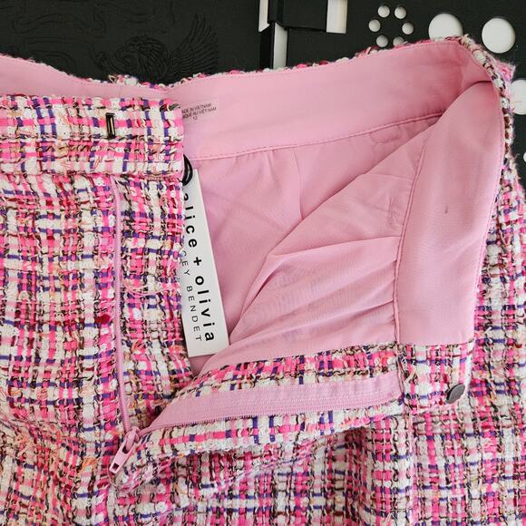 Alice and Olivia Women's Pink Tweed Conry Pleated Shorts | 12 - Picture 4 of 15